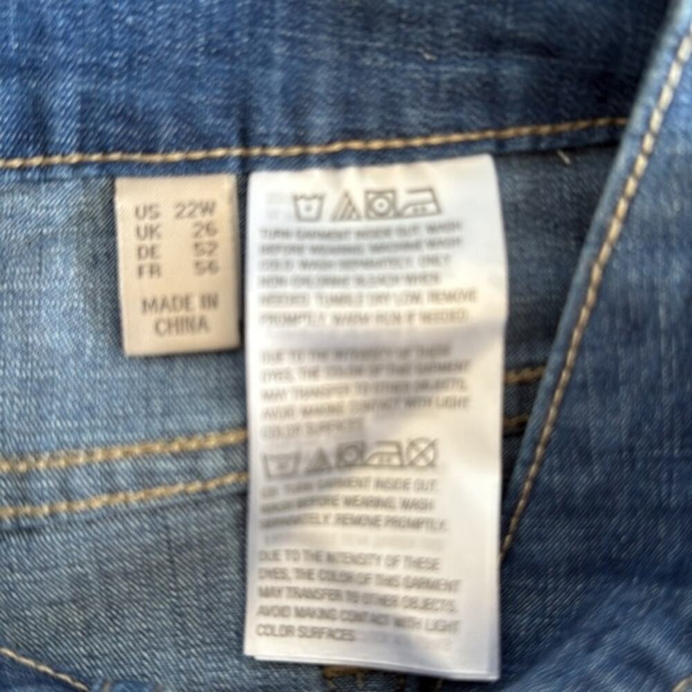 LOGO by Lori Goldstein Women's Boyfriend Capri Jeans sz 22W Medium Wash Denim - Picture 4 of 7